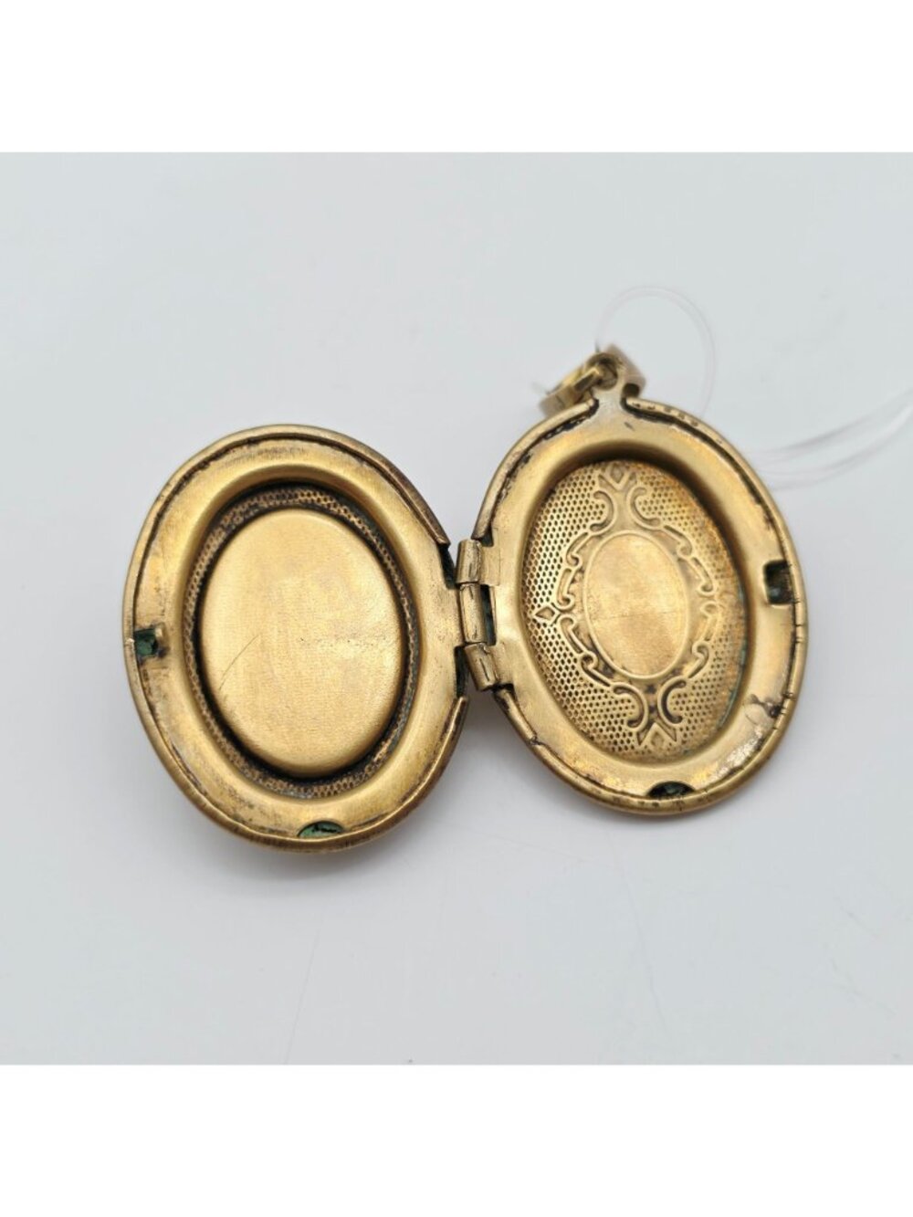 Vintage Antique Oval Brass Locket Pendant Victorian Portrait Insert Hinged - Picture 2 of 10